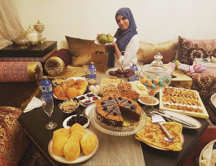 Во сколько сегодня едят мусульмане. Стол на ифтар. Блюда на Рамадан праздник. Праздничные блюда на Рамадан. Стол на Рамадан.